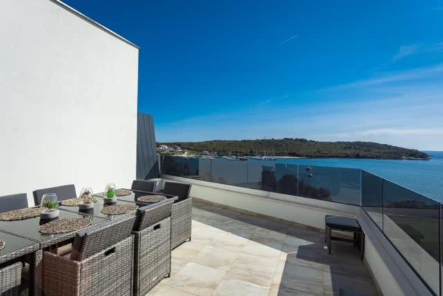 Luxury Apartment Anto With Sea View And Balcony Banjole Exterior foto